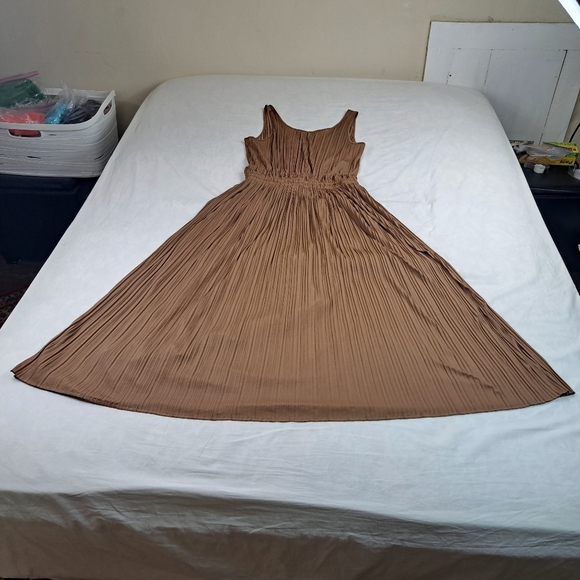 A.L.C. 'Val' Pleated Drawstring-Waist Midi Dress in Rawhide Brown Size L - Picture 14 of 16